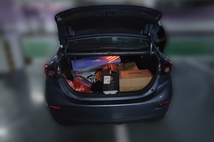 Used Mazda 3 Axela 2014 Sedan 1.5L Automatic Luxury Model Trunk