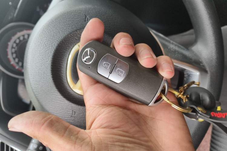 Used Mazda 3 Axela 2014 Hatchback 1.5L Manual Comfort Model Vehicle Key