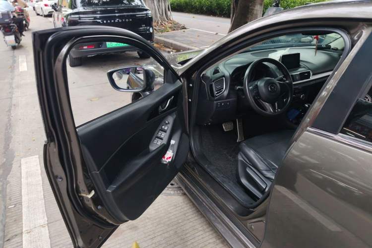 Used Mazda 3 Axela 2014 Sedan 1.5L Automatic Luxury Model Driver Seat