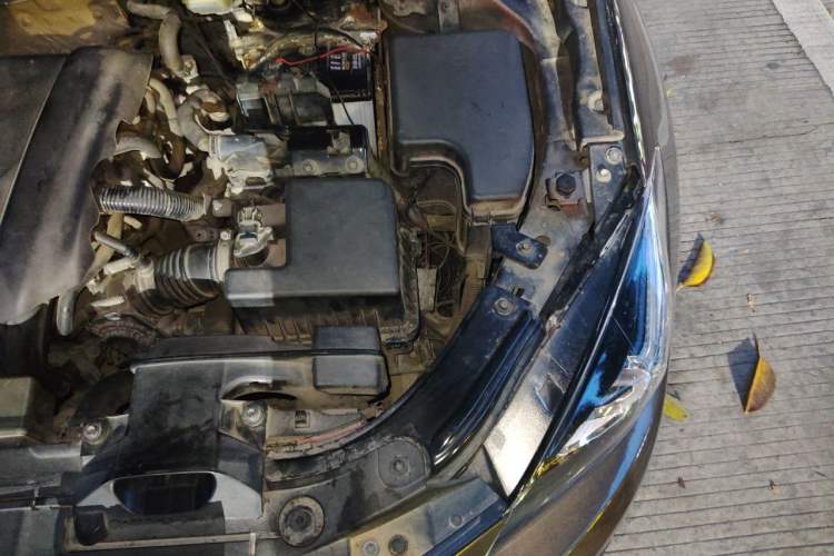 Used Mazda 3 Axela 2014 Sedan 1.5L Automatic Luxury Model Engine Bay Left