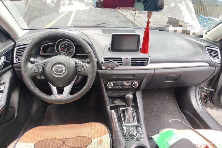 Used Mazda 3 Axela 2014 Sedan 2.0L Automatic Flagship Model Center Console