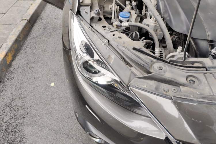 Used Mazda 3 Axela 2014 Sedan 2.0L Automatic Flagship Model Engine Bay Right
