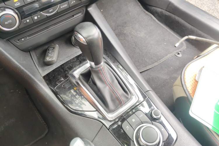 Used Mazda 3 Axela 2014 Sedan 2.0L Automatic Flagship Model Gear Lever