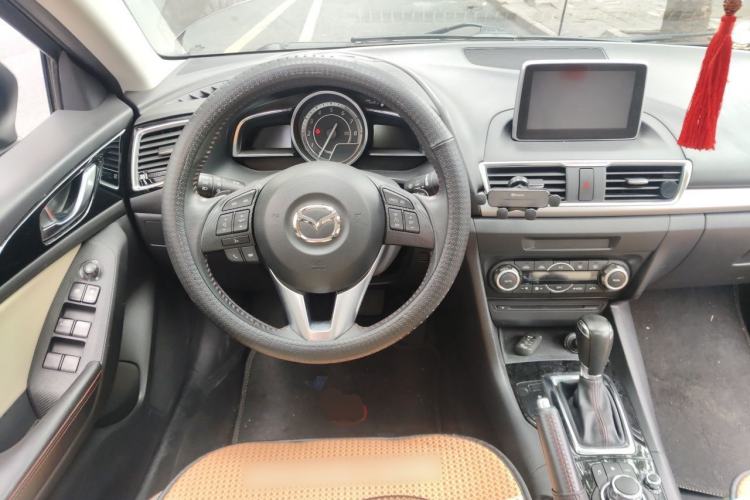 Used Mazda 3 Axela 2014 Sedan 2.0L Automatic Flagship Model Steering Wheel