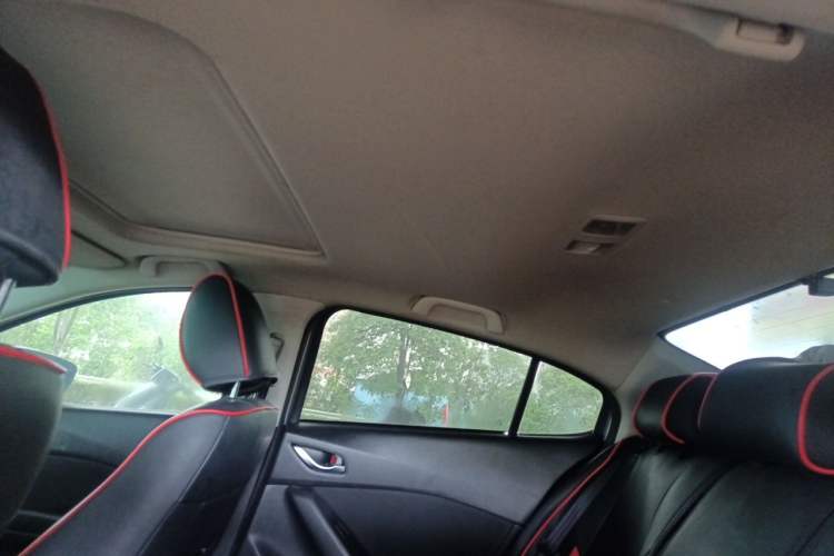 Used Mazda 3 Axela 2014 Sedan 1.5L Automatic Luxury Model Headliner
