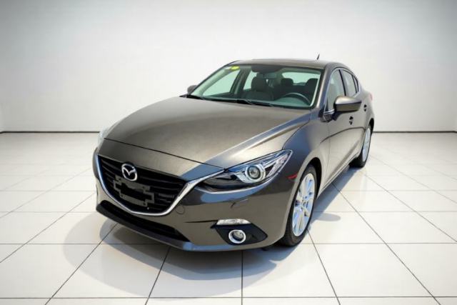 Używany Mazda 3 Axela 2014 Hatchback 2.0L Automatic Flagship Model