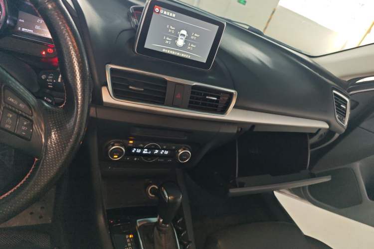 Used Mazda 3 Axela 2014 Sedan 2.0L Automatic Flagship Model Audio And AC Panel
