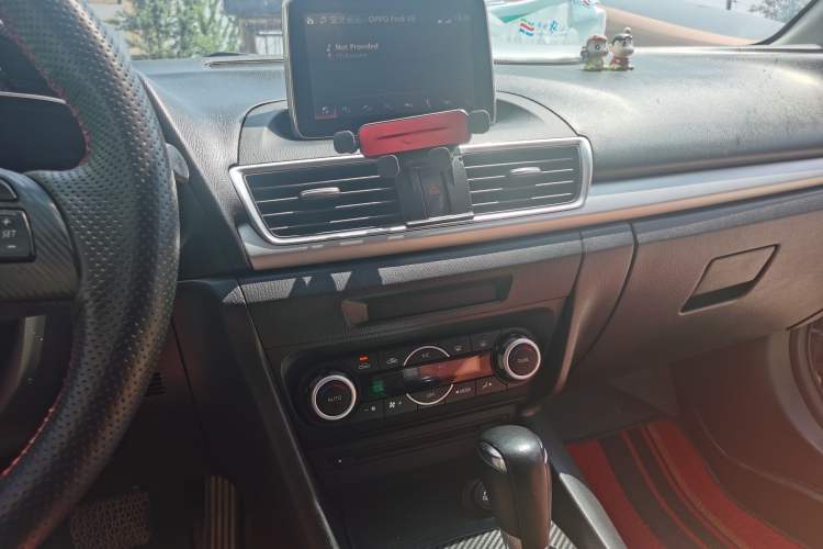 Used Mazda 3 Axela 2014 Sedan 2.0L Automatic Flagship Model Audio And AC Panel