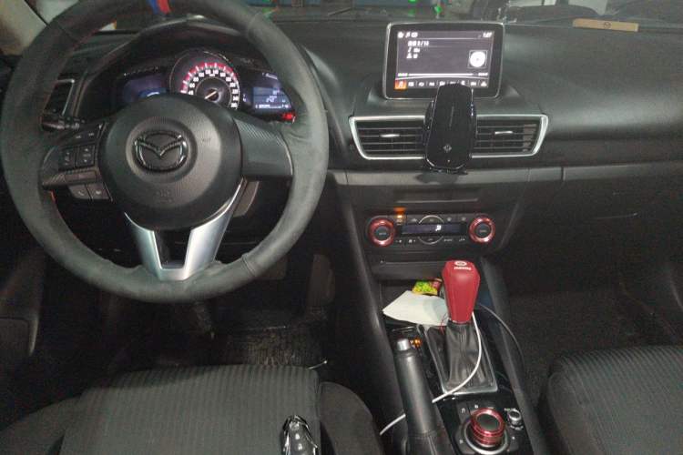 Used Mazda 3 Axela 2014 Sedan 1.5L Automatic Luxury Model Center Console