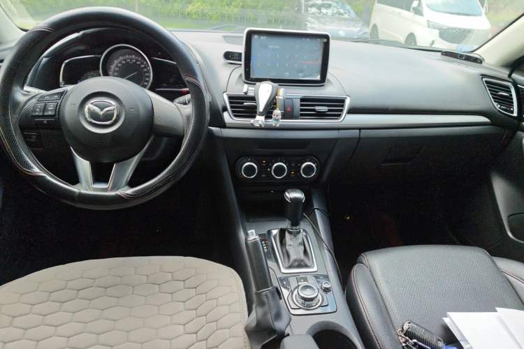 Used Mazda 3 Axela 2014 Sedan 1.5L Automatic Comfort Model Center Console