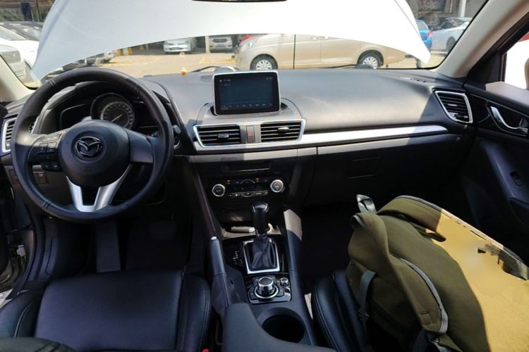 Used Mazda 3 Axela 2014 Hatchback 1.5L Automatic Luxury Model Center Console