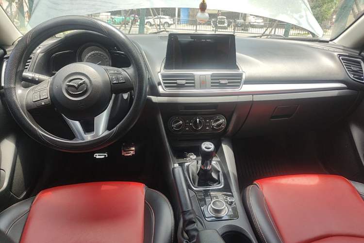 Used Mazda 3 Axela 2014 Sedan 1.5L Manual Comfort Model Center Console