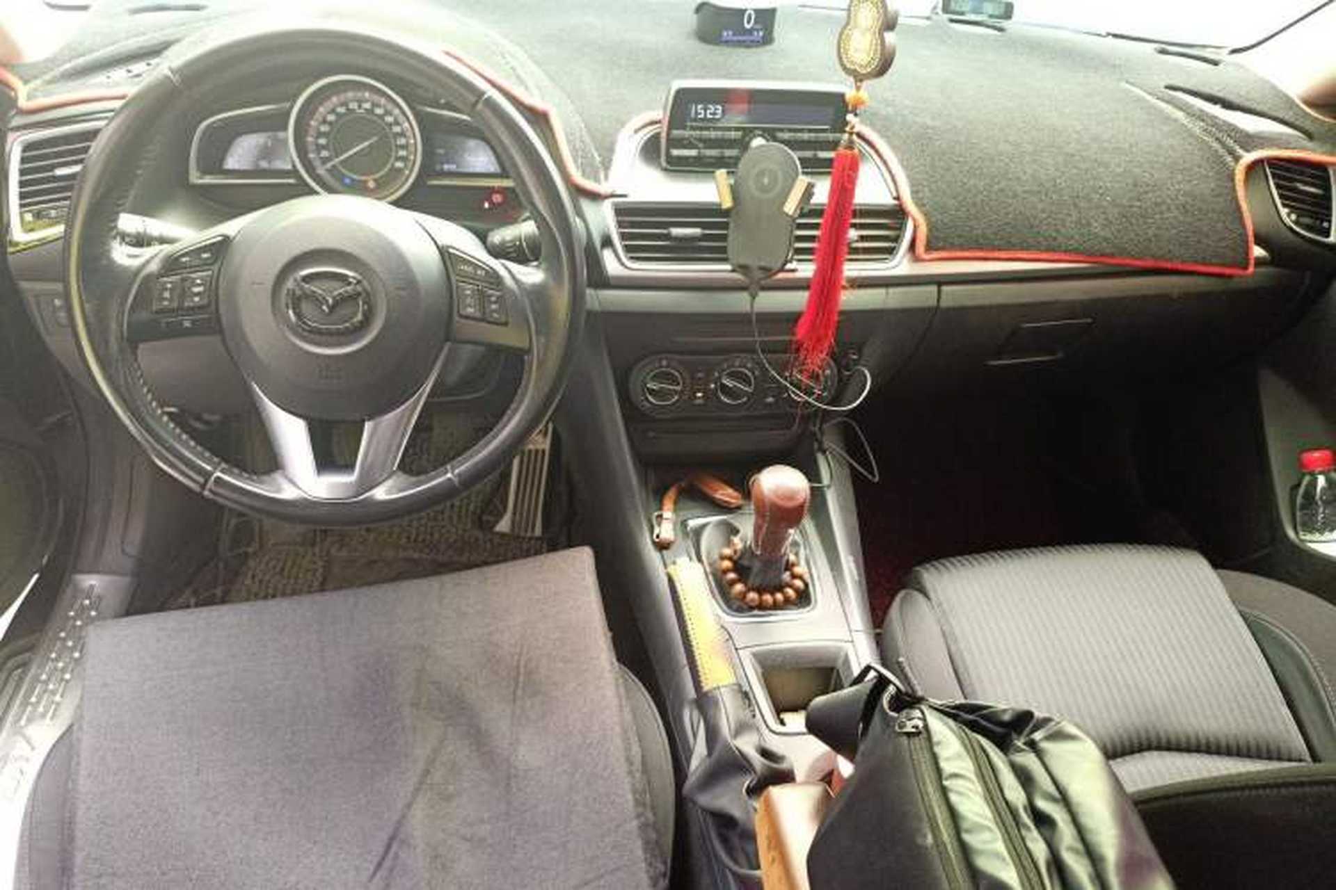 Used Mazda 3 Axela 2014 Sedan 1.5L Manual Comfort Model Center Console