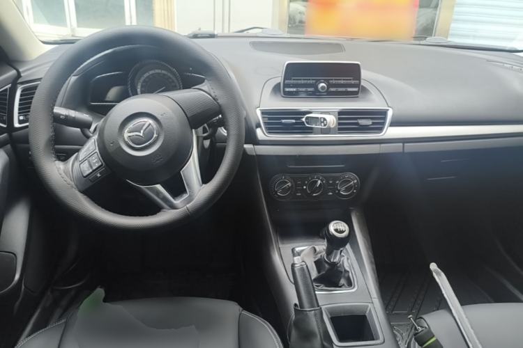 Used Mazda 3 Axela 2014 Sedan 1.5L Manual Comfort Model Center Console