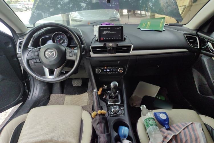 Used Mazda 3 Axela 2014 Sedan 2.0L Automatic Flagship Model Center Console