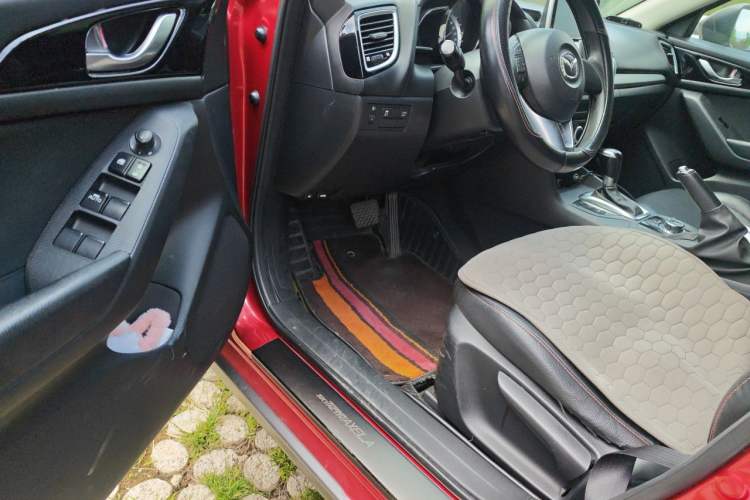 Used Mazda 3 Axela 2014 Sedan 1.5L Automatic Comfort Model Driver Seat