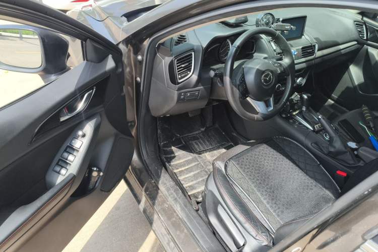 Used Mazda 3 Axela 2014 Sedan 2.0L Automatic Sport Model Driver Seat