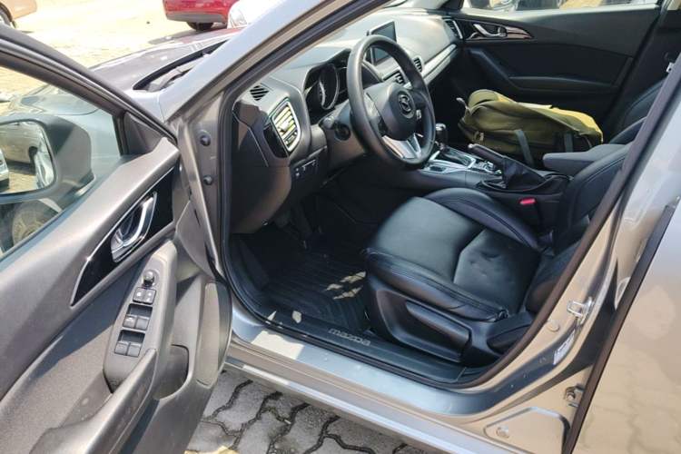 Used Mazda 3 Axela 2014 Hatchback 1.5L Automatic Luxury Model Driver Seat