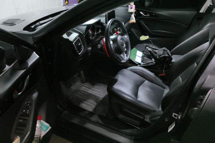 Used Mazda 3 Axela 2014 Hatchback 2.0L Automatic Flagship Model Driver Seat