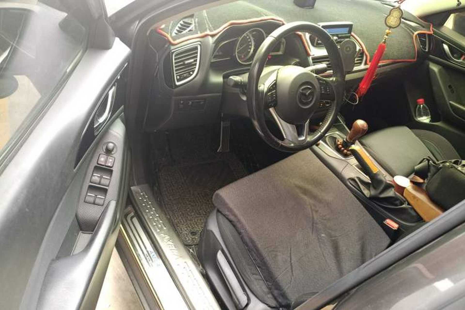Used Mazda 3 Axela 2014 Sedan 1.5L Manual Comfort Model Driver Seat