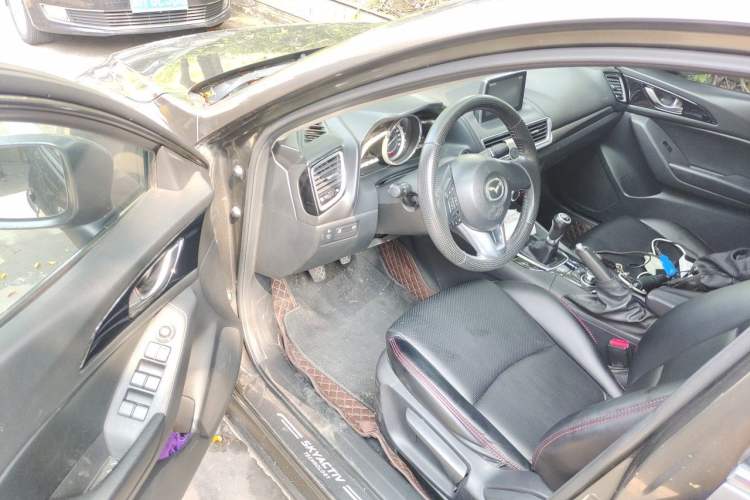Used Mazda 3 Axela 2014 Sedan 1.5L Manual Comfort Model Driver Seat