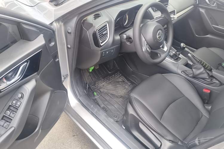 Used Mazda 3 Axela 2014 Sedan 1.5L Manual Comfort Model Driver Seat