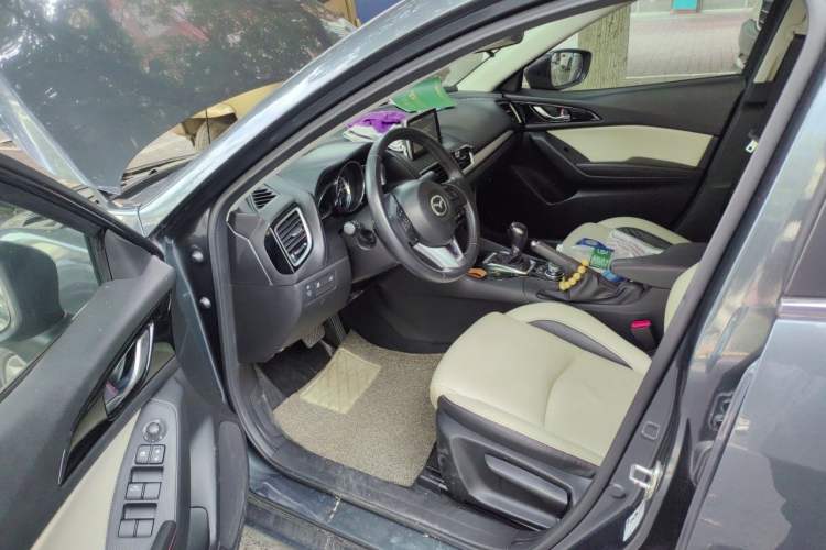 Used Mazda 3 Axela 2014 Sedan 2.0L Automatic Flagship Model Driver Seat