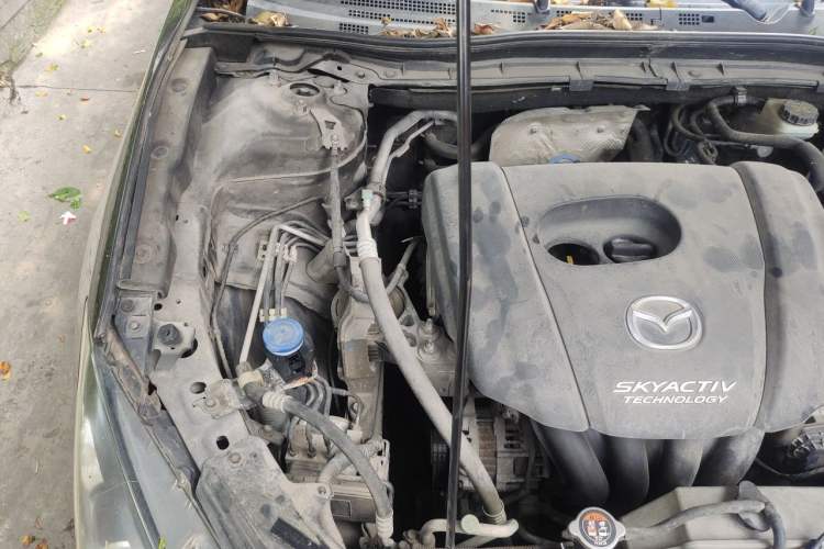 Used Mazda 3 Axela 2014 Sedan 1.5L Manual Comfort Model Engine Bay Right