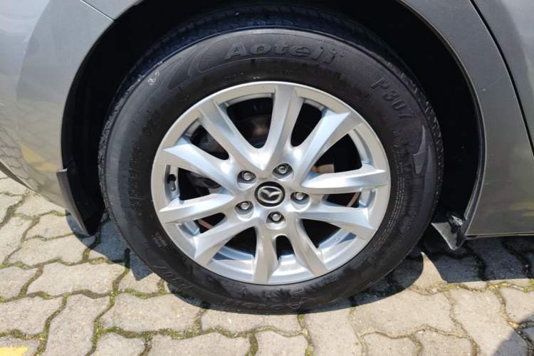 Used Mazda 3 Axela 2014 Hatchback 1.5L Automatic Luxury Model Exterior 5