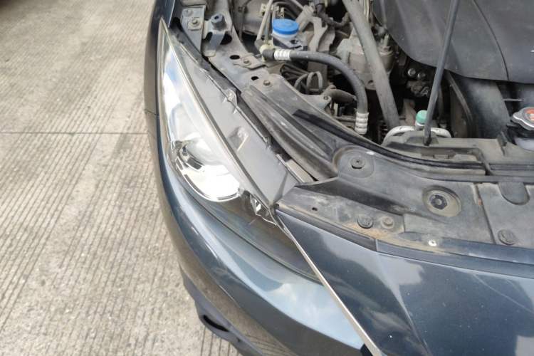 Used Mazda 3 Axela 2014 Sedan 2.0L Automatic Sport Model Exterior 6