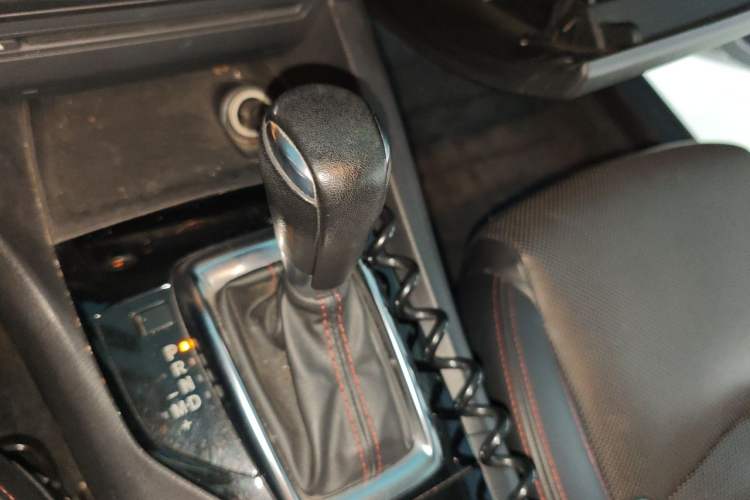 Used Mazda 3 Axela 2014 Sedan 2.0L Automatic Flagship Model Gear Lever