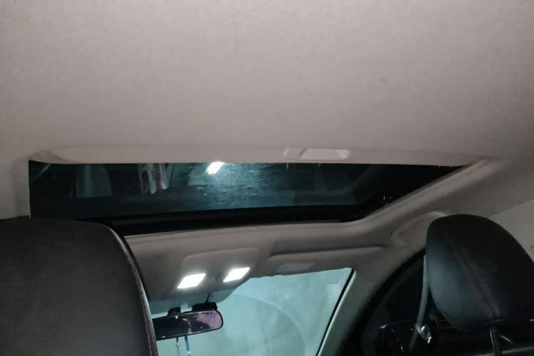 Used Mazda 3 Axela 2014 Hatchback 2.0L Automatic Flagship Model Headliner