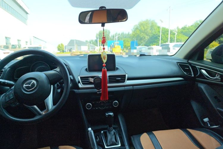 Used Mazda 3 Axela 2014 Sedan 1.5L Automatic Luxury Model Headliner