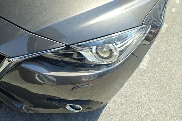 Used Mazda 3 Axela 2014 Hatchback 2.0L Automatic Flagship Model Left Front Headlight