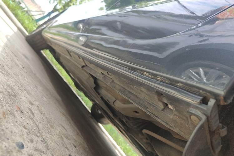 Used Mazda 3 Axela 2014 Sedan 1.5L Manual Comfort Model Left Side Sill