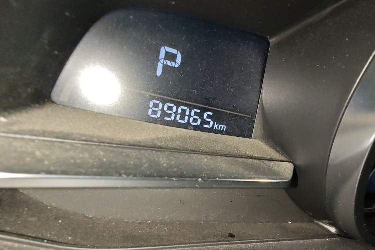 Used Mazda 3 Axela 2014 Sedan 2.0L Automatic Flagship Model Odometer Close Up
