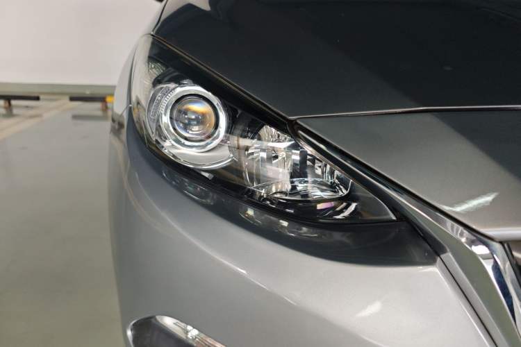 Used Mazda 3 Axela 2014 Sedan 2.0L Automatic Flagship Model Right Front Headlight