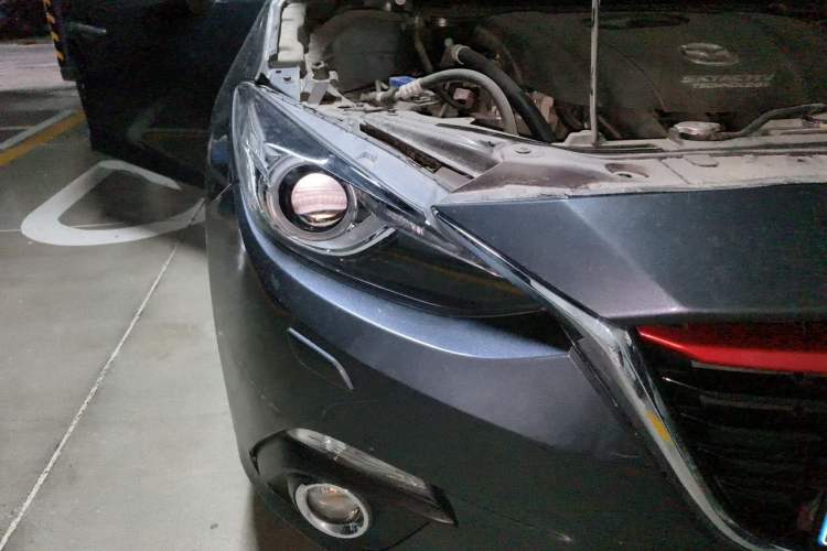 Used Mazda 3 Axela 2014 Hatchback 2.0L Automatic Flagship Model Right Front Headlight