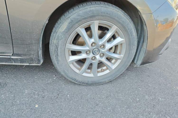 Used Mazda 3 Axela 2014 Sedan 1.5L Automatic Luxury Model Right Front Wheel Hub