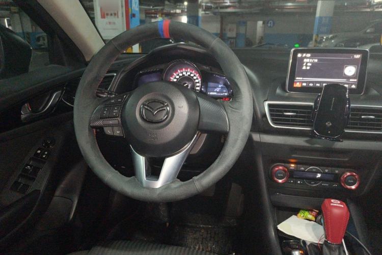 Used Mazda 3 Axela 2014 Sedan 1.5L Automatic Luxury Model Steering Wheel