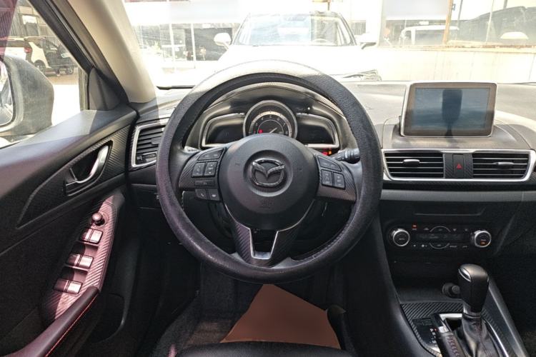 Used Mazda 3 Axela 2014 Hatchback 2.0L Automatic Flagship Model Steering Wheel