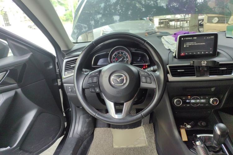 Used Mazda 3 Axela 2014 Sedan 2.0L Automatic Flagship Model Steering Wheel