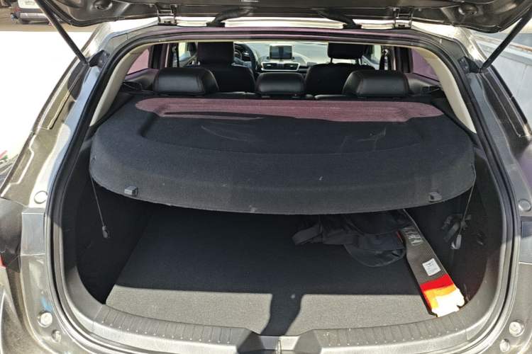 Used Mazda 3 Axela 2014 Hatchback 2.0L Automatic Flagship Model Trunk
