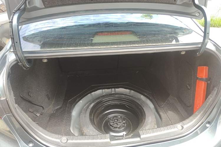 Used Mazda 3 Axela 2014 Sedan 1.5L Manual Comfort Model Trunk