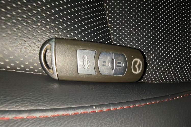 Used Mazda 3 Axela 2014 Sedan 2.0L Automatic Flagship Model Vehicle Key