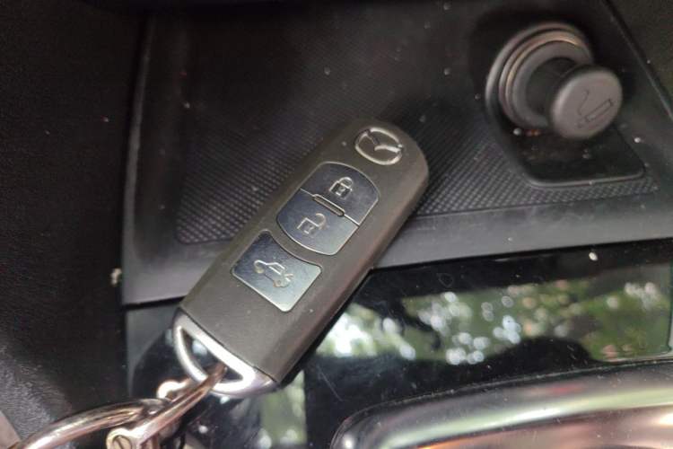 Used Mazda 3 Axela 2014 Sedan 2.0L Automatic Flagship Model Vehicle Key