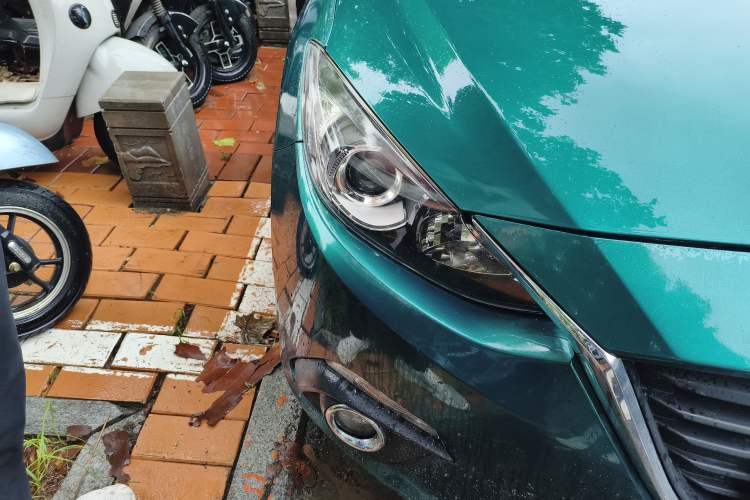 Used Mazda 3 Axela 2014 Sedan 2.0L Automatic Sport Model Right Front Headlight