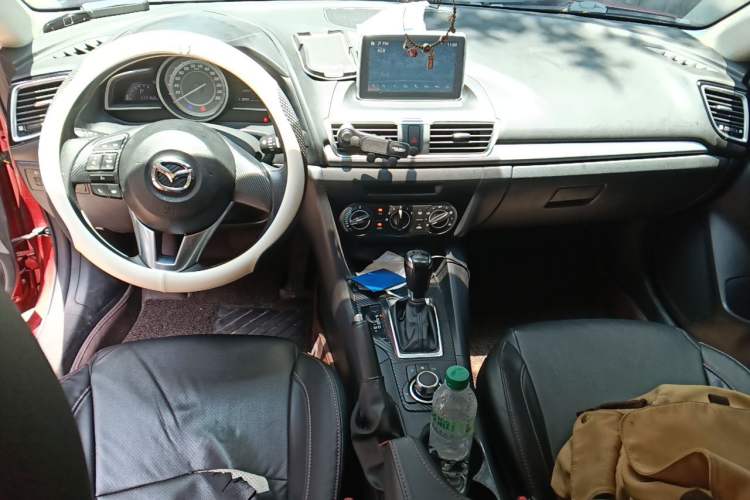 Used Mazda 3 Axela 2014 Sedan 1.5L Automatic Comfort Model Center Console