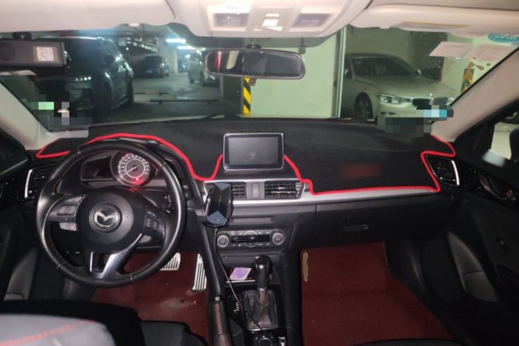 Used Mazda 3 Axela 2014 Hatchback 2.0L Automatic Sport Model Center Console