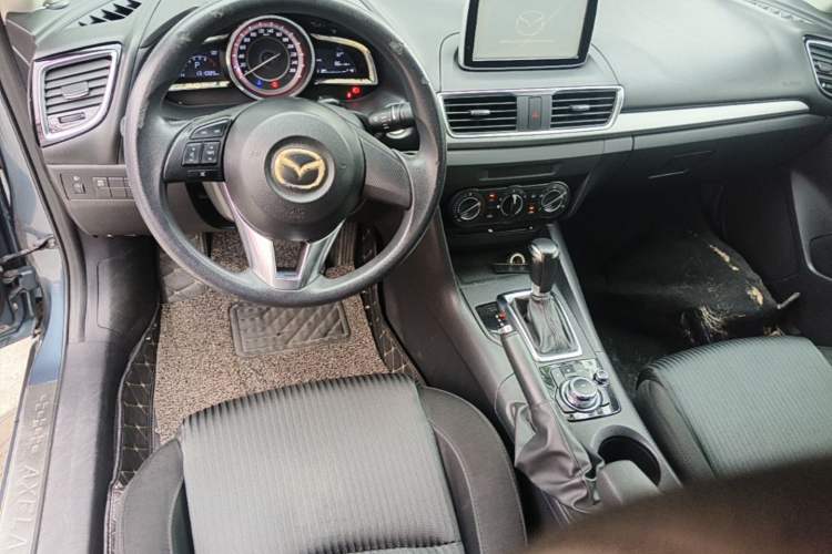 Used Mazda 3 Axela 2014 Sedan 1.5L Automatic Comfort Model Center Console